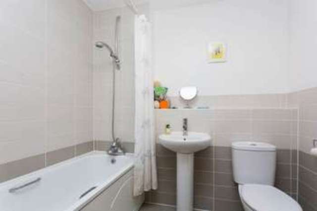  Image of 3 Bedroom Terraced  For Sale at Quinton Fields  Emsworth, PO10 7QF