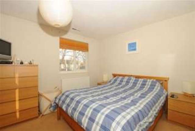  Image of 2 Bedroom Detached  To Rent at Woking, GU21 3BT