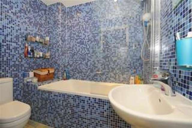  Image of 2 Bedroom Detached  To Rent at Woking, GU21 3BT