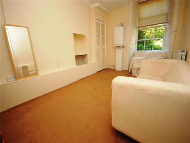  Image of 3 Bedroom Flat  To Rent at Newington Edinburgh Edinburgh, EH8 9HZ