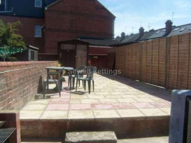  Image of 6 Bedroom Detached  To Rent at Grange Avenue  Reading, RG6 1DL