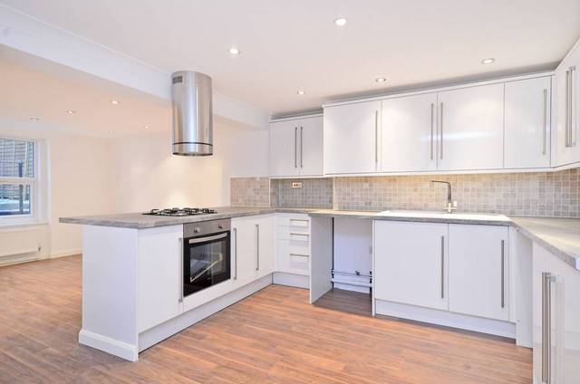  Image of 2 Bedroom Maisonette  For Sale at Rectory Road  Hackney, N16 7QP