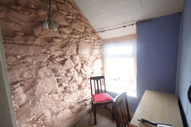  Image of 2 Bedroom Terraced  To Rent at Rhiwlas, LL57 4EY