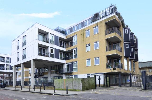  Image of 1 Bedroom Flat  For Sale at Richmond Road  London Fields, E8 3QR