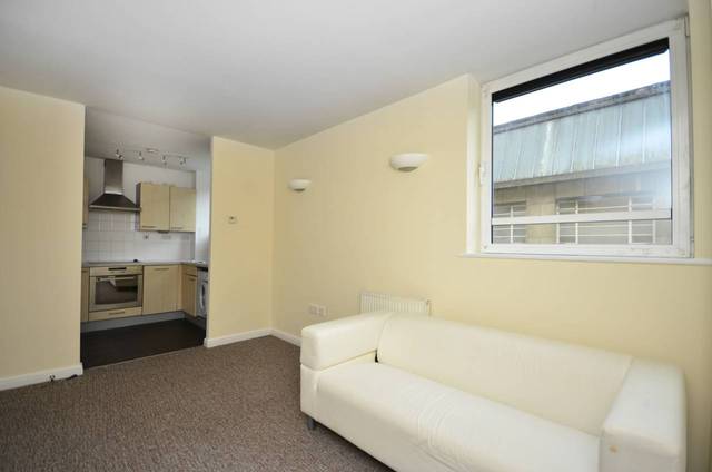  Image of 1 Bedroom Flat  For Sale at Richmond Road  London Fields, E8 3QR