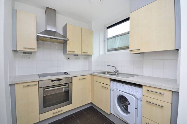  Image of 1 Bedroom Flat  For Sale at Richmond Road  London Fields, E8 3QR