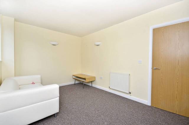  Image of 1 Bedroom Flat  For Sale at Richmond Road  London Fields, E8 3QR