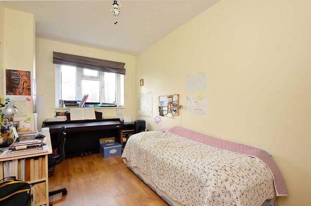  Image of 2 Bedroom Flat  For Sale at Rideout Street  Woolwich, SE18 5EU