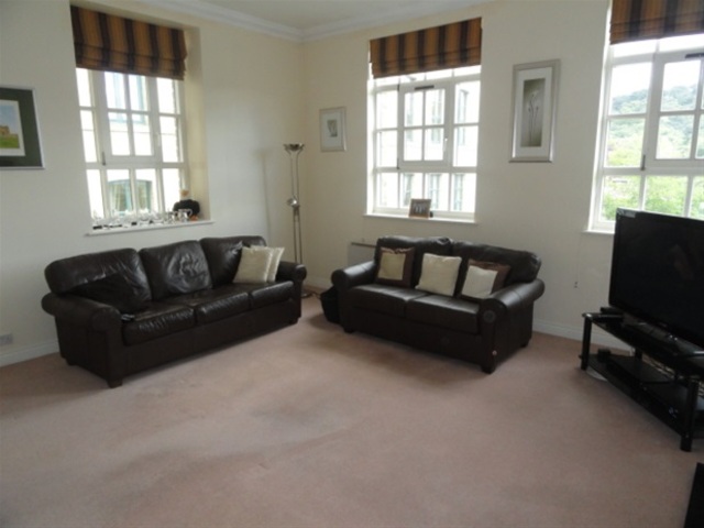  Image of 2 Bedroom Flat  For Sale at Saltaire, Shipley, BD18 3LX