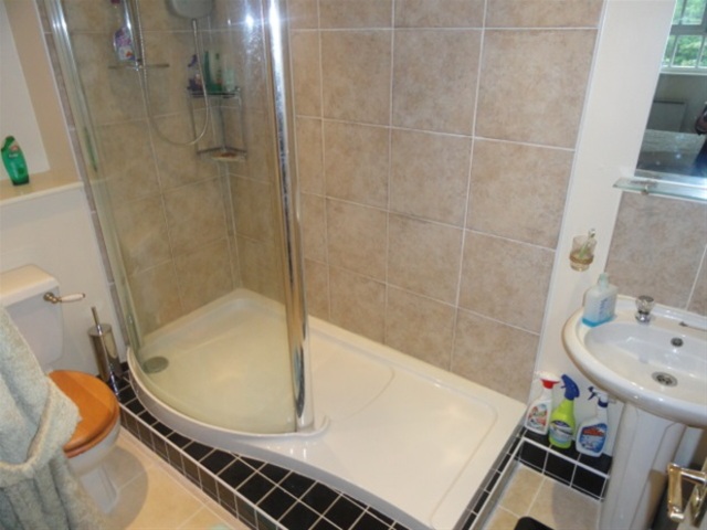  Image of 2 Bedroom Flat  For Sale at Saltaire, Shipley, BD18 3LX