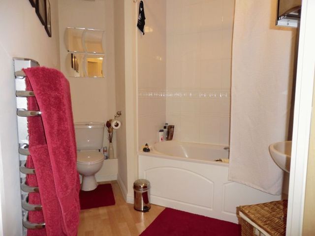  Image of 1 Bedroom Flat  To Rent at Roche Close  Rochford, SS4 1PS