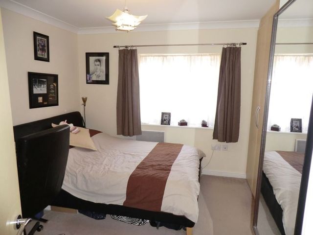  Image of 1 Bedroom Flat  To Rent at Roche Close  Rochford, SS4 1PS