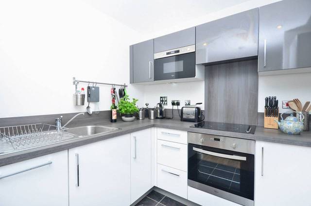  Image of 2 Bedroom Flat  To Rent at Roseberry Place  Dalston, E8 3GD