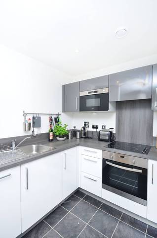  Image of 2 Bedroom Flat  To Rent at Roseberry Place  Dalston, E8 3GD
