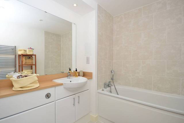  Image of 2 Bedroom Flat  To Rent at Roseberry Place  Dalston, E8 3GD