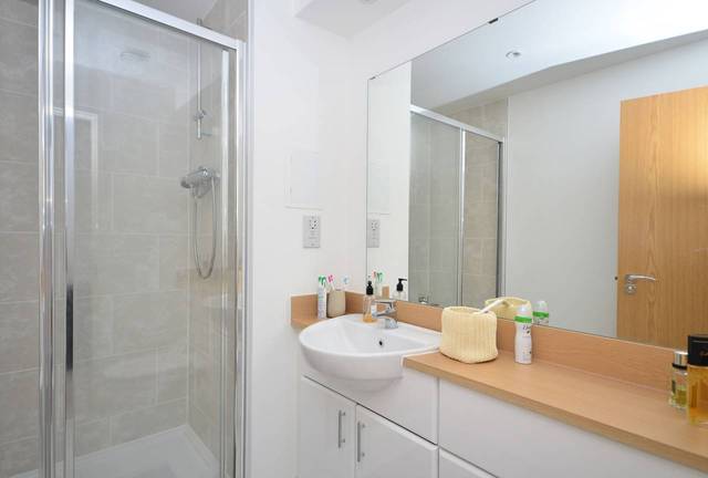 Image of 2 Bedroom Flat  To Rent at Roseberry Place  Dalston, E8 3GD