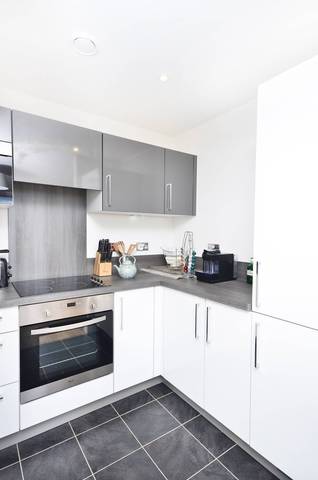  Image of 2 Bedroom Flat  To Rent at Roseberry Place  Dalston, E8 3GD