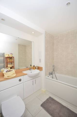  Image of 2 Bedroom Flat  To Rent at Roseberry Place  Dalston, E8 3GD
