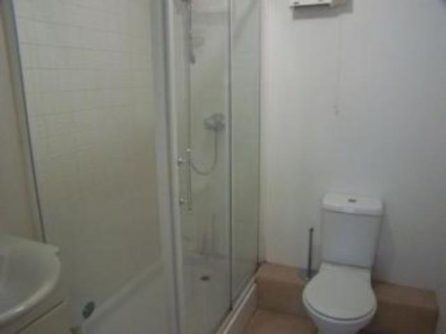  Image of 2 Bedroom Flat  To Rent at 23 Hill Lane  SOUTHAMPTON, SO15 5PA