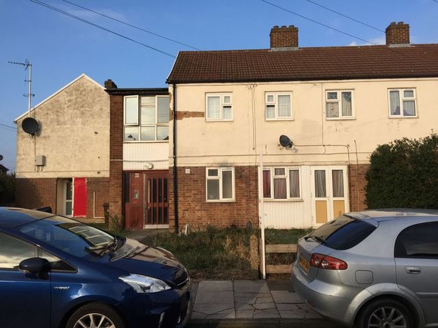  Image of 1 Bedroom Flat  To Rent at Roxwell Road  Barking, IG11 0PP