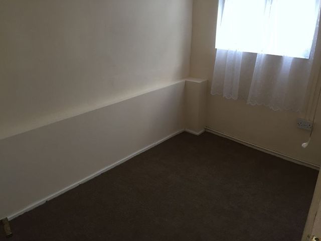  Image of 1 Bedroom Flat  To Rent at Roxwell Road  Barking, IG11 0PP