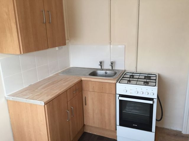  Image of 1 Bedroom Flat  To Rent at Roxwell Road  Barking, IG11 0PP