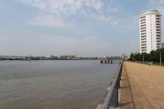  Image of 1 Bedroom Flat  For Sale at Anchor House  London, E16 2BG