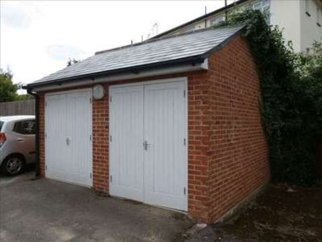  Image of 3 Bedroom Flat  For Sale at Salento Close  London, N3 1BX