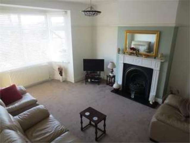  Image of 2 Bedroom Apartment  For Sale at Salisbury Road Leigh on sea Leigh-on-Sea, SS9 2JN