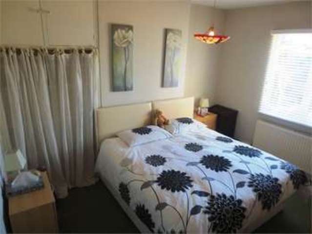  Image of 2 Bedroom Apartment  For Sale at Salisbury Road Leigh on sea Leigh-on-Sea, SS9 2JN