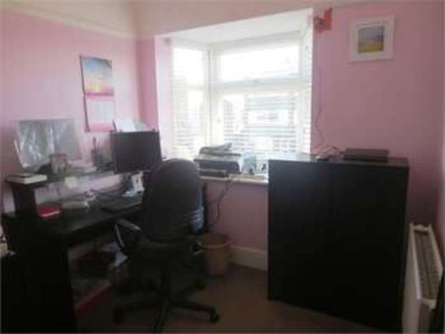  Image of 2 Bedroom Apartment  For Sale at Salisbury Road Leigh on sea Leigh-on-Sea, SS9 2JN