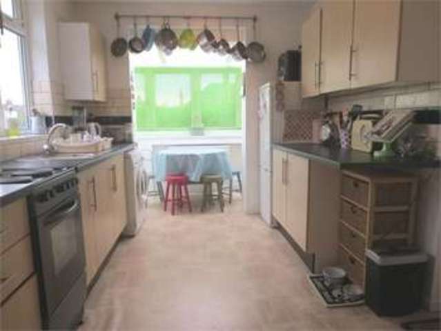  Image of 2 Bedroom Apartment  For Sale at Salisbury Road Leigh on sea Leigh-on-Sea, SS9 2JN