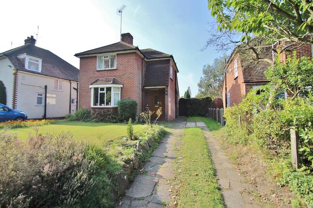  Image of 2 Bedroom Detached  For Sale at Chobham Chobham, GU24 8DY