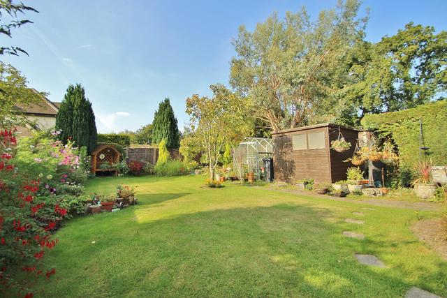  Image of 2 Bedroom Detached  For Sale at Chobham Chobham, GU24 8DY
