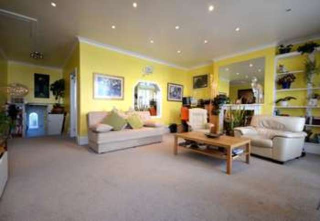  Image of 1 Bedroom Flat  For Sale at Sea Lawn Terrace  Langdon House, EX7 0AD