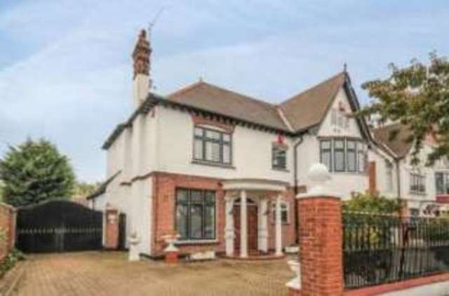  Image of 4 Bedroom Detached  For Sale at Wanstead London Wanstead, E11 2NG