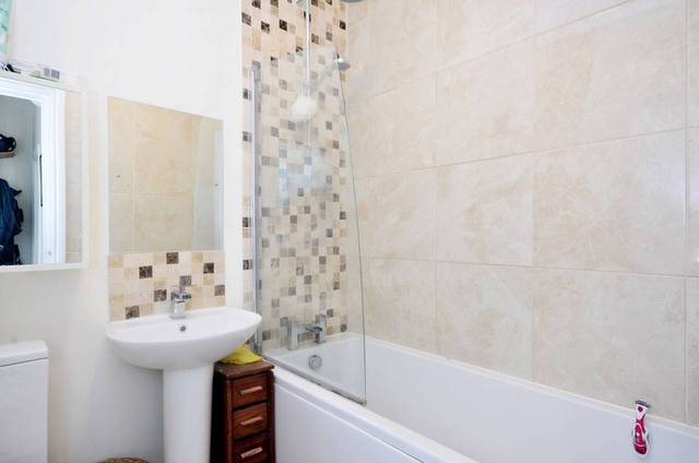  Image of 2 Bedroom Flat  To Rent at Shakspeare Walk  Hackney, N16 8TA