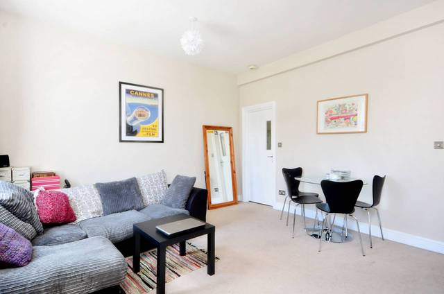  Image of 2 Bedroom Flat  To Rent at Shakspeare Walk  Hackney, N16 8TA