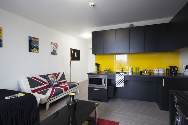  Image of 1 Bedroom Flat  To Rent at Shepherds Bush Road Hammersmith Hammersmith, W6 7NL