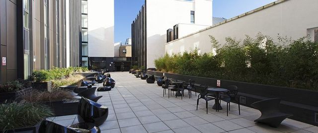  Image of 1 Bedroom Flat  To Rent at Shepherds Bush Road Hammersmith Hammersmith, W6 7NL