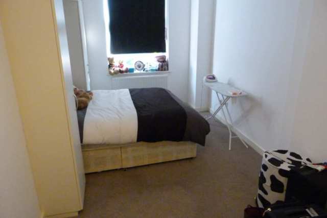  Image of 2 Bedroom Flat  To Rent at Shepherds Bush Road  London, W6 7LX