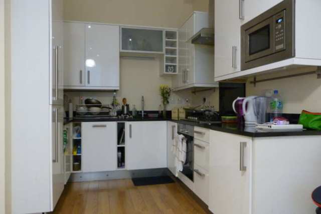  Image of 2 Bedroom Flat  To Rent at Shepherds Bush Road  London, W6 7LX