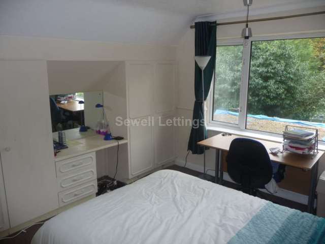  Image of 6 Bedroom Detached  To Rent at Shinfield Road  Reading, RG2 7BW