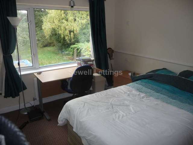  Image of 6 Bedroom Detached  To Rent at Shinfield Road  Reading, RG2 7BW