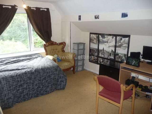  Image of 6 Bedroom Detached  To Rent at Shinfield Road  Reading, RG2 7BW