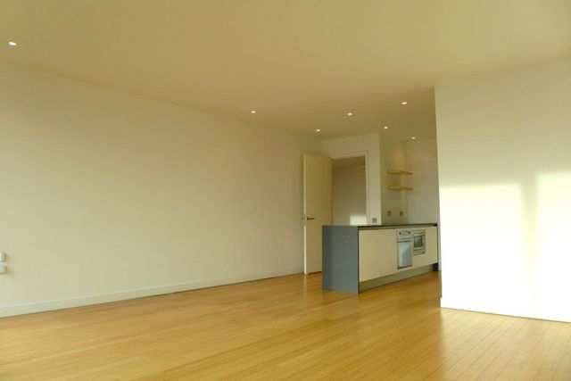  Image of 2 Bedroom Flat  To Rent at Meadows Edinburgh Edinburgh, EH3 9GE