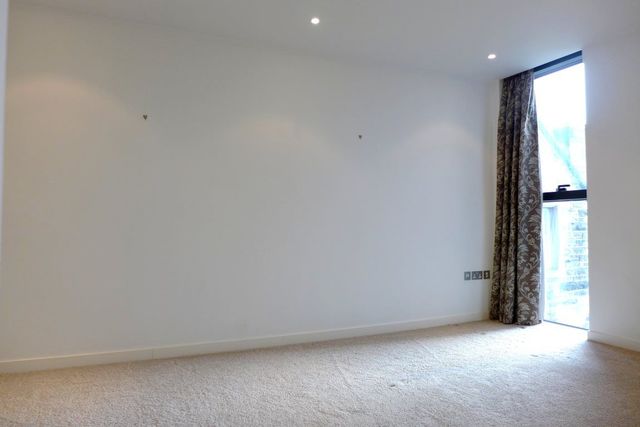  Image of 2 Bedroom Flat  To Rent at Meadows Edinburgh Edinburgh, EH3 9GE