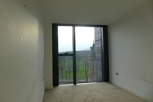 Image of 2 Bedroom Flat  To Rent at Meadows Edinburgh Edinburgh, EH3 9GE