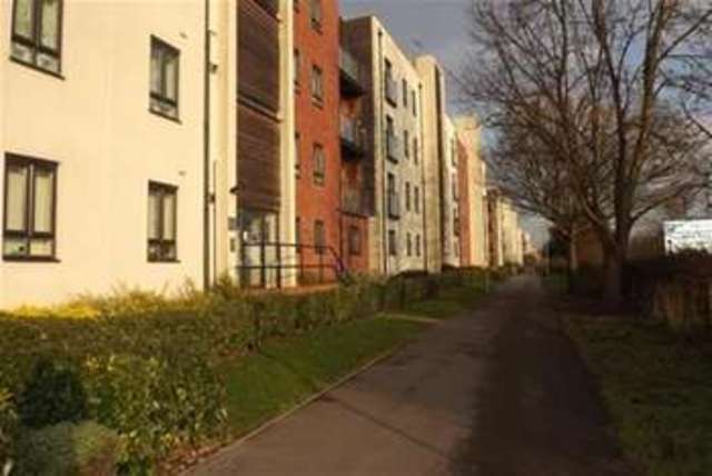  Image of 2 Bedroom Flat  To Rent at Basingstoke, RG21 6AE