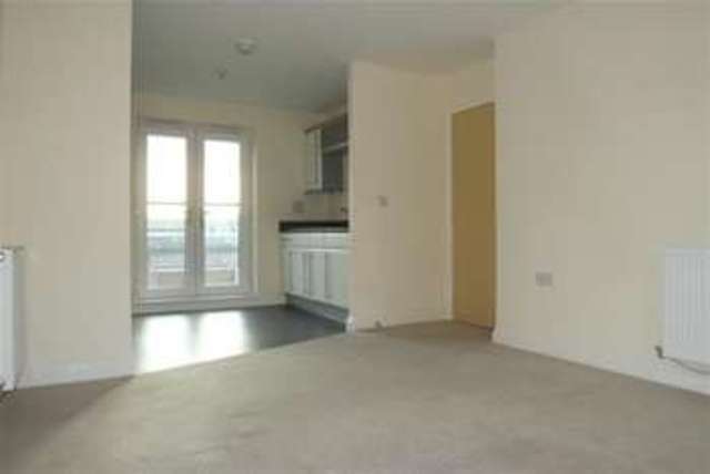  Image of 2 Bedroom Flat  To Rent at Basingstoke, RG21 6AE